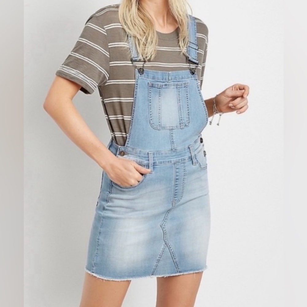 KanCan Denim Jumper, Sz. M, Adj. Shoulder Straps, Light Wash, Raw Edge Hem
